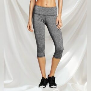 NWOT, Victoria's Secret, VSX Knockout Capri Sport Leggings, Small, Gray 🏃‍♀️‍➡️